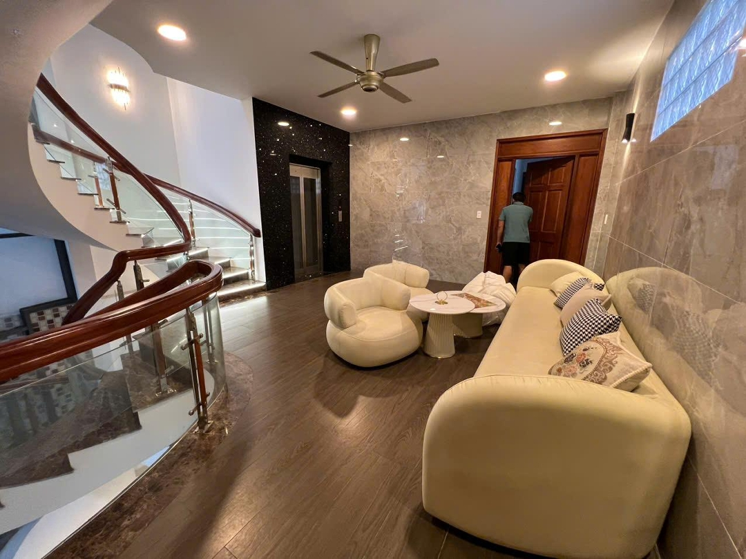 Chính Chủ Cần Bán Nhanh Biệt Thự Bình Lợi, 16.4X20M, 3 Tầng, Chỉ 110 Triệuiệu/M2