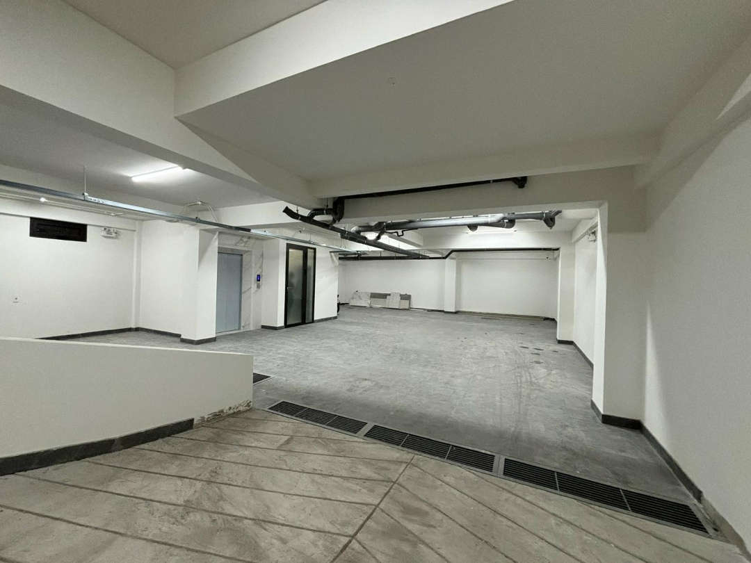 Cho Thuê Tòa Nhà Đường Lê Hồng Phong, Quận 5 Giáp An Dương Vương. 10X25M, 5 Tầng Giá 170 Triệu