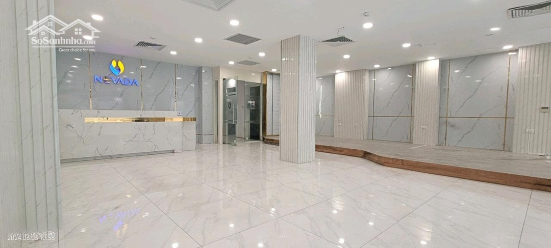 Cho Thuê Nhà Mặt Phố Nguyễn Văn Cừ - Vỉa Hè Rộng - Thang Máy - Văn Phòng