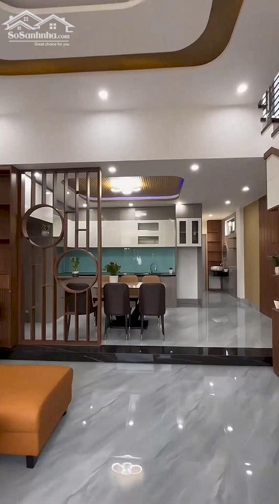 Kẹt lỗ bán gấp nhà trệt lầu 5,04 x 20m giá 920 triệu Đoàn Nguyễn Tuấn chợ Hưng Long