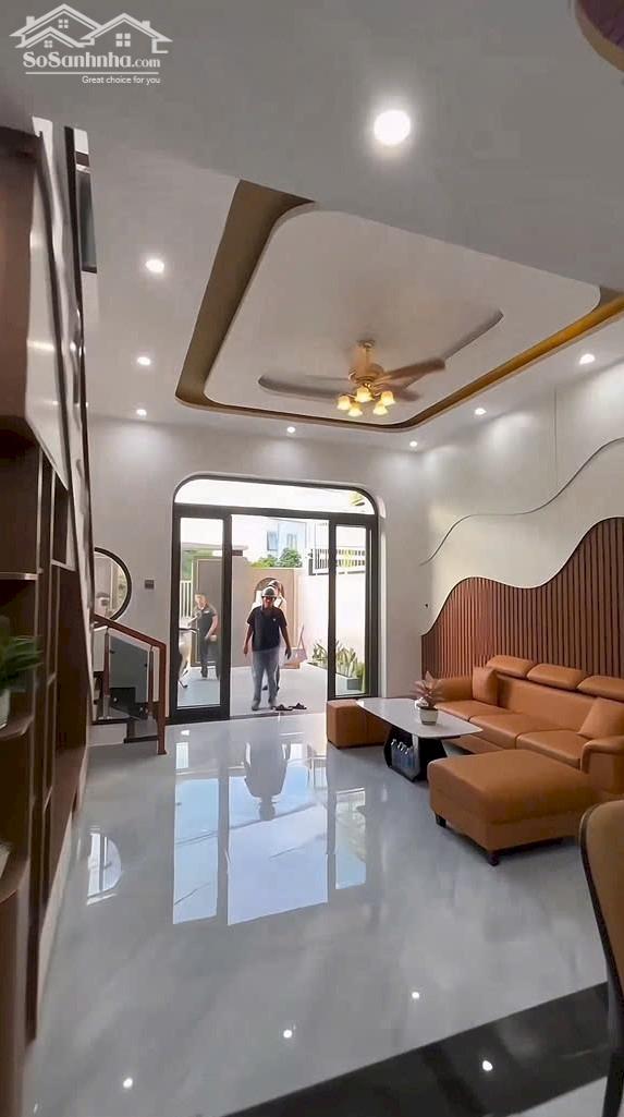 Kẹt lỗ bán gấp nhà trệt lầu 5,04 x 20m giá 920 triệu Đoàn Nguyễn Tuấn chợ Hưng Long