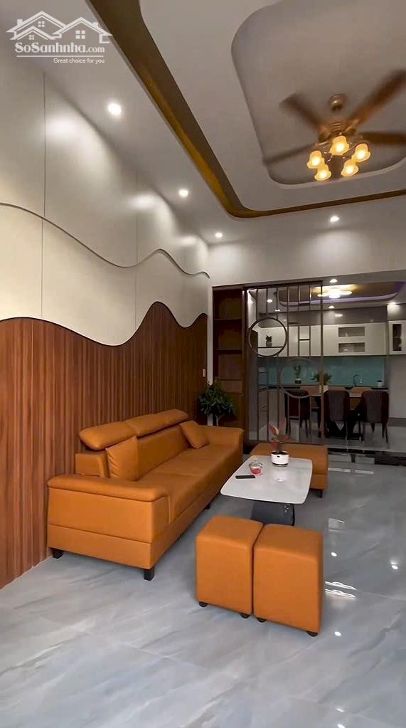 Kẹt lỗ bán gấp nhà trệt lầu 5,04 x 20m giá 920 triệu Đoàn Nguyễn Tuấn chợ Hưng Long