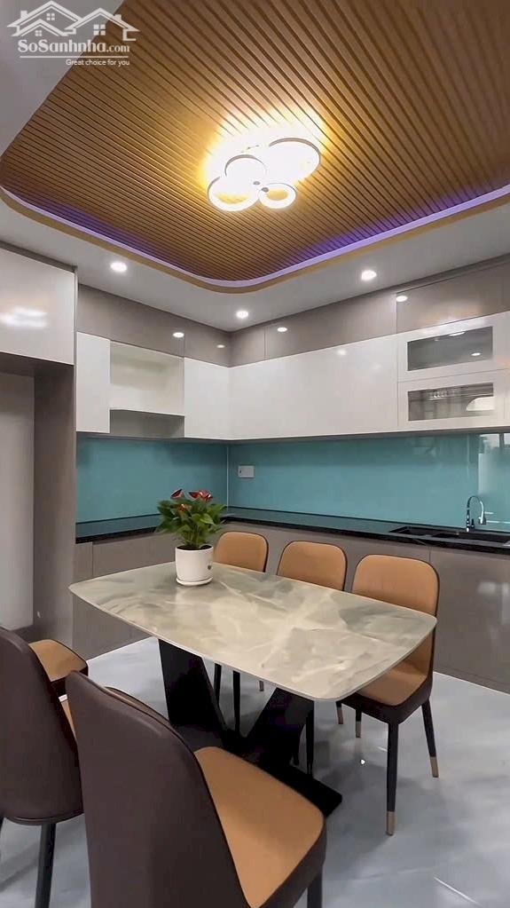 Kẹt lỗ bán gấp nhà trệt lầu 5,04 x 20m giá 920 triệu Đoàn Nguyễn Tuấn chợ Hưng Long