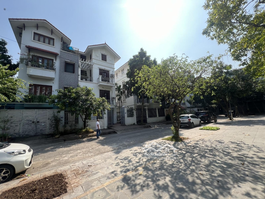 Chính Chủ Bán 2 Căn Biệt Thự Khu Trung Ương Đảng Sài Đồng - 2 Mặt Tiền, View Vườn Hoa, Hướng Đn
