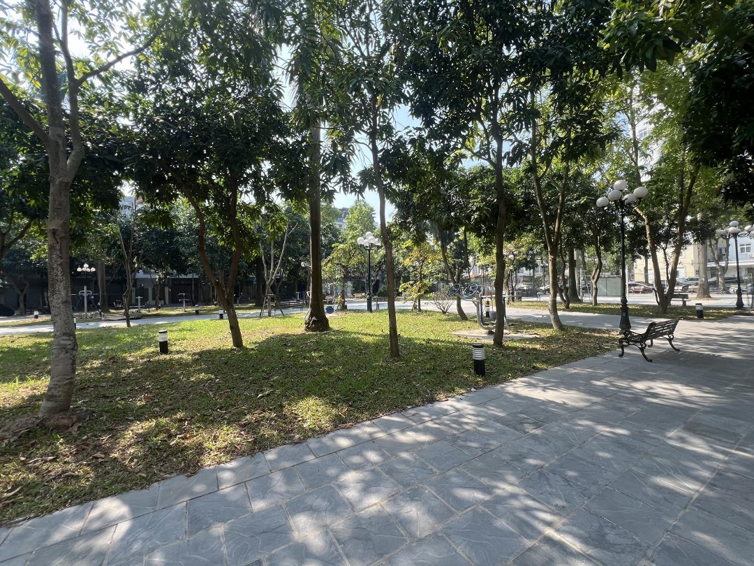 Chính Chủ Bán 2 Căn Biệt Thự Khu Trung Ương Đảng Sài Đồng - 2 Mặt Tiền, View Vườn Hoa, Hướng Đn