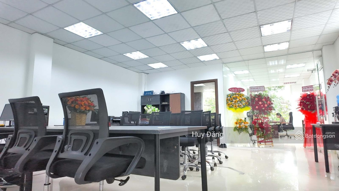 Cho Thuê Văn Phòng Sàn 40-150M2 View Kính Tặng Nội Thất Như Hình Siêu Hot Trung Tâm Quận 3