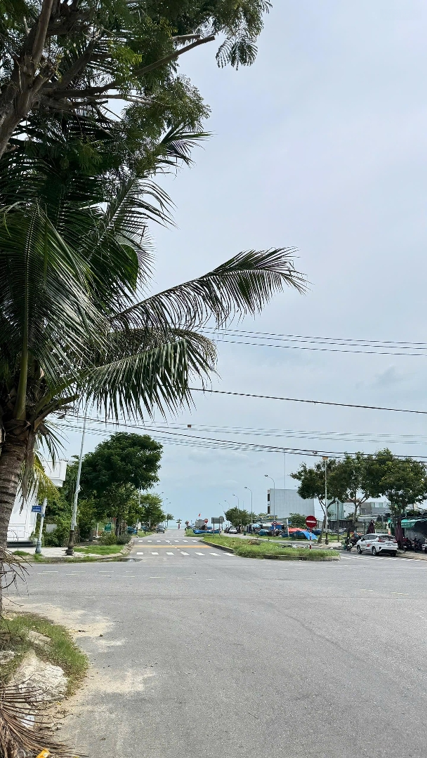 Bán Đất Góc Đường Nguyễn Huy Chương, Vị Trí Đẹp Cách Biển 300M.