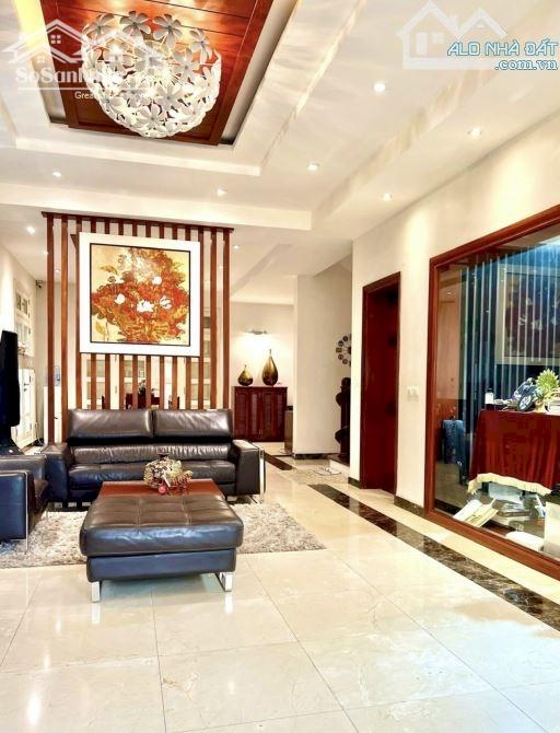Bán biệt thự dự án Romantic Park 112m2 x 6 Tầng - Mặt tiền 8m - Giá 51 tỷ