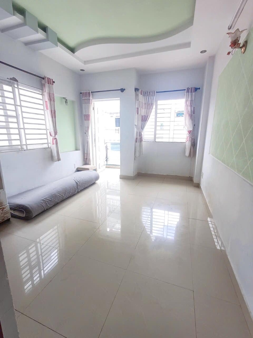 Phòng Có Ban Công - 2 Cửa Sổ Trời To - Full Nội Thất . Giá: 3, 5 Triệu