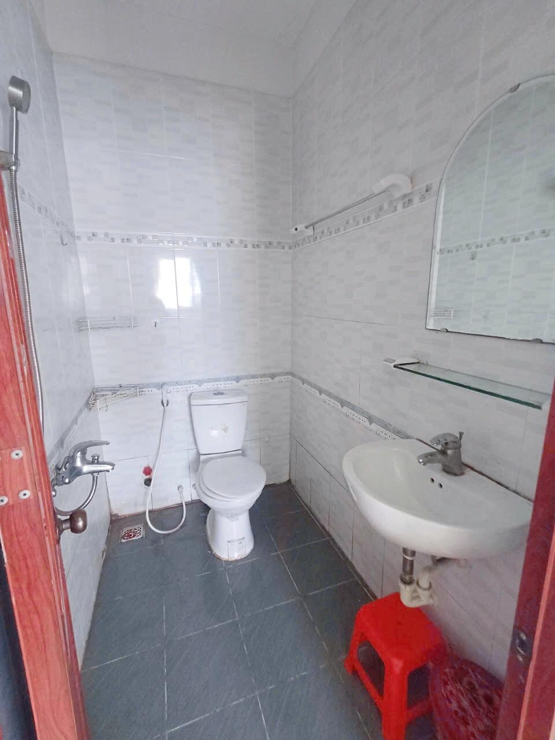 Phòng Có Ban Công - 2 Cửa Sổ Trời To - Full Nội Thất . Giá: 3, 5 Triệu