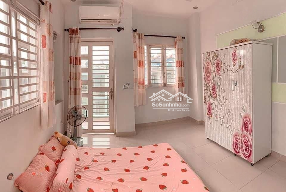 Phòng Có Ban Công - 2 Cửa Sổ Trời To - Full Nội Thất . Giá: 3, 5 Triệu