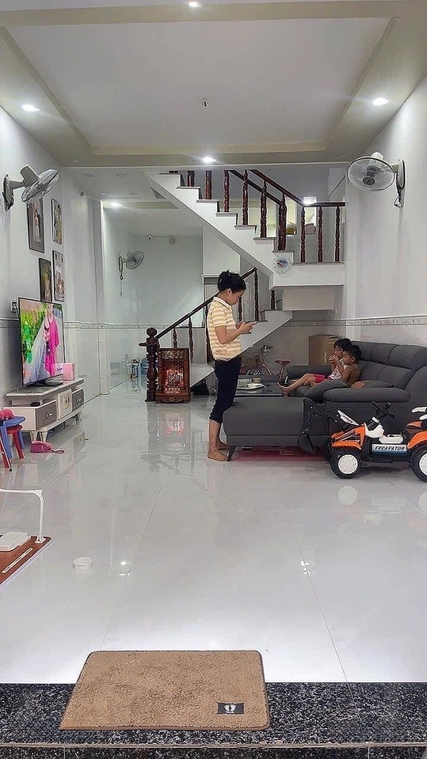 Bán Nhà 2 Lầu Ở Dương Văn Cam, Trường Thọ, Thủ Đức. Ngay Cạnh Chợ Thủ Đức. Tặng Nội Thất Giá Bán 2Ty890