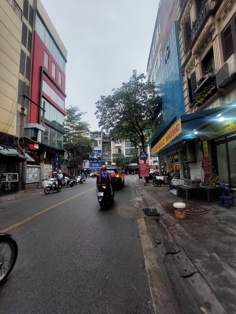 Hot - Bán Gấp Tòa Building 10 Tầng Mp Đoàn Thị Điểm, Vị Trí Đắc Địa 180M Chỉ 105 Tỷ