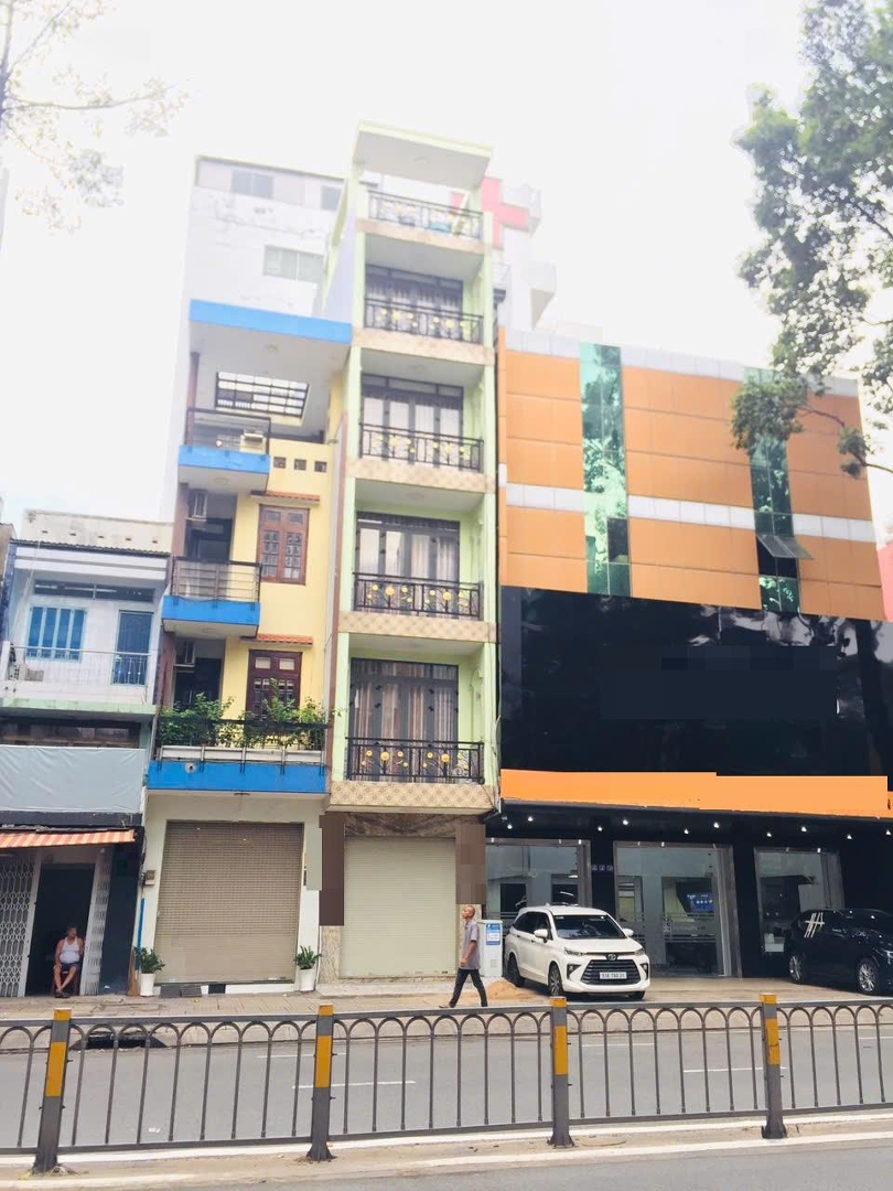 Mặt Tiền 3/2, Nhà Mới - Có Sẵn Máy Lạnh Từng Phòng