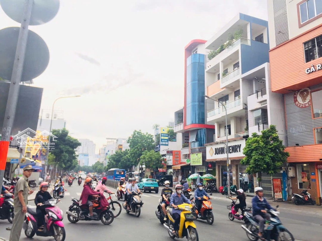 Góc 2 Mặt Tiền Lũy Bán Bích Ngay Ngã Ba, Ngang 12M - Có Thang Máy