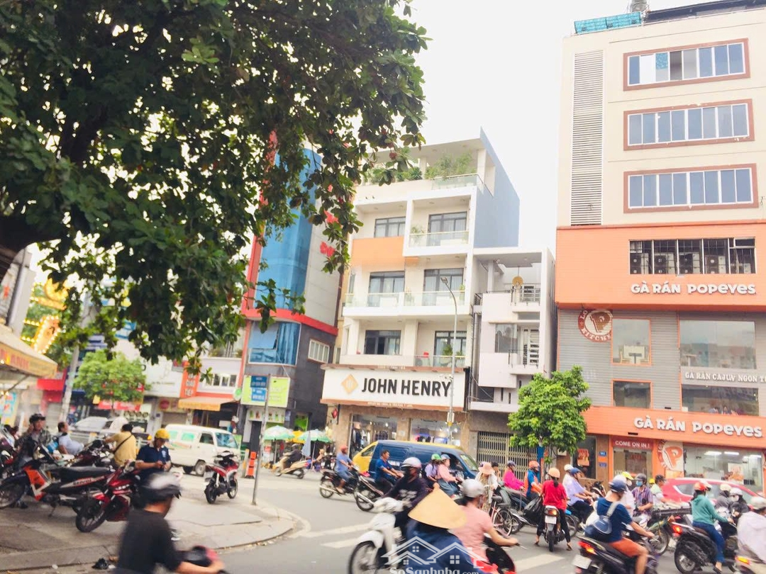 Góc 2 Mặt Tiền Lũy Bán Bích Ngay Ngã Ba, Ngang 12M - Có Thang Máy