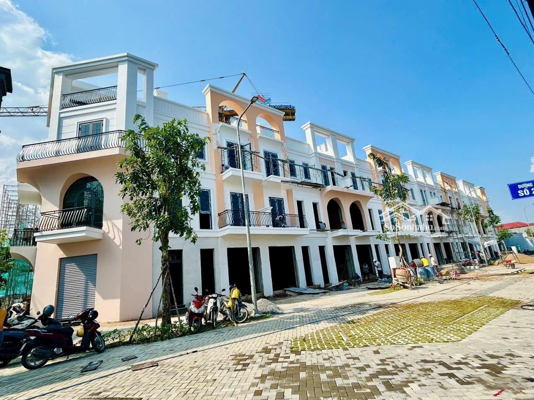 Shophouse 3 Mặt Tiền Chợ Tân Trụ Royal 1 Trệt 3 Lầu Giá Bán 2,5 Tỷ/185M2, Chiết Khấu Ngay 10% 5Cv