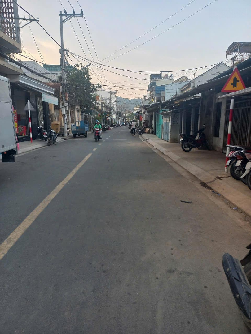 Căn Góc 2 Mặt Tiền Nguyễn Thái Học Sát Chợ Đầm 32M2 Giá Bán 3 Tỷ 050