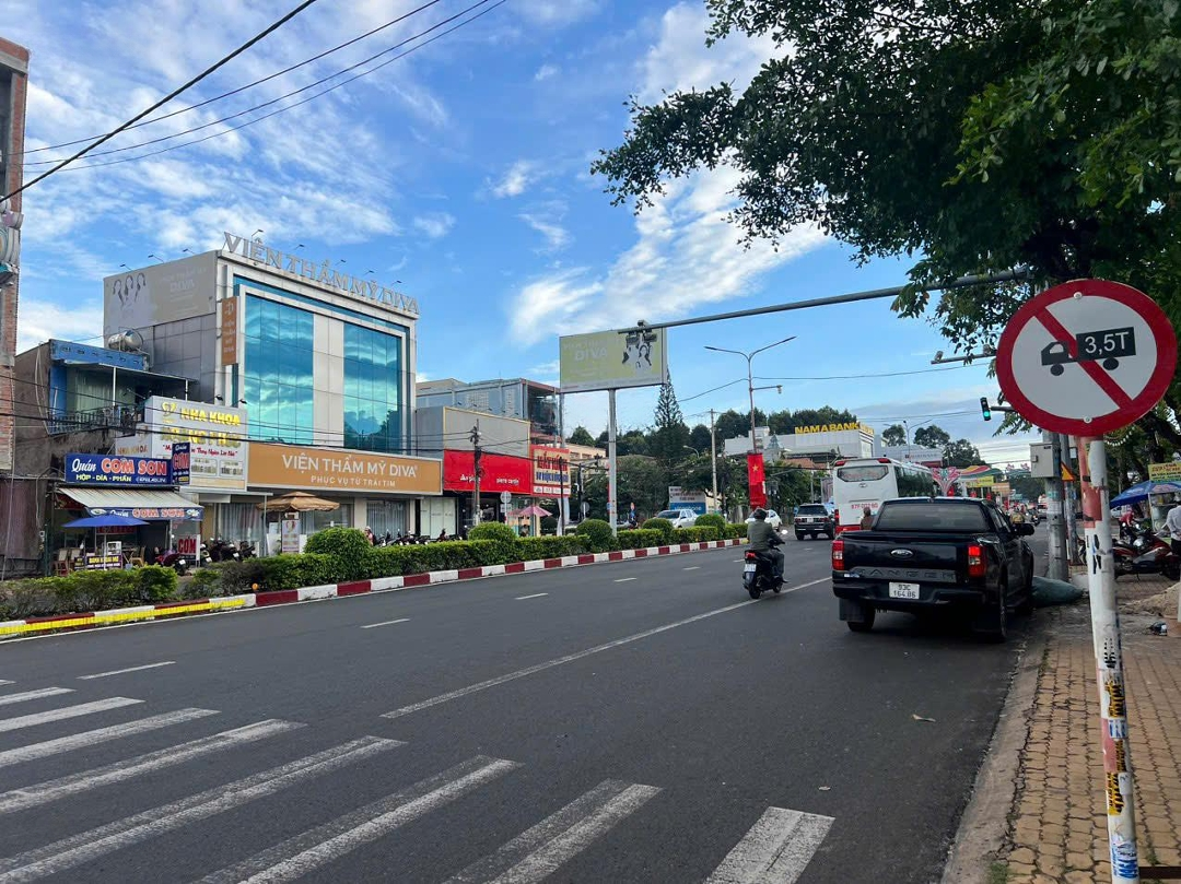 Chính Chủ Cần Bán 3 Căn Nhà 2 Mặt Tiền Đường Nguyễn Huệ (Quốc Lộ 13), Thị Xã Bình Long, Bình Phước