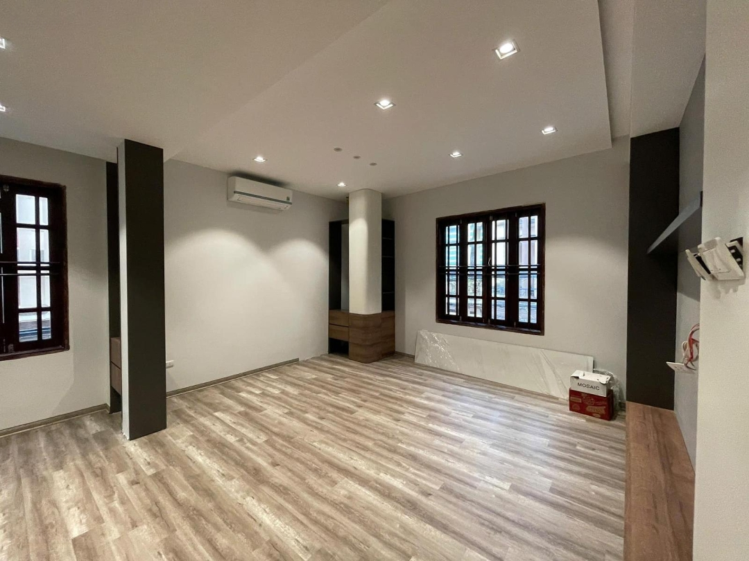 Bán Nhà 6 Tầng Chia Lô Võng Thị - Lạc Long Quân - Ô Tô Tránh, Vỉa Hè, Kinh Doanh Sầm Uất. Sđcc