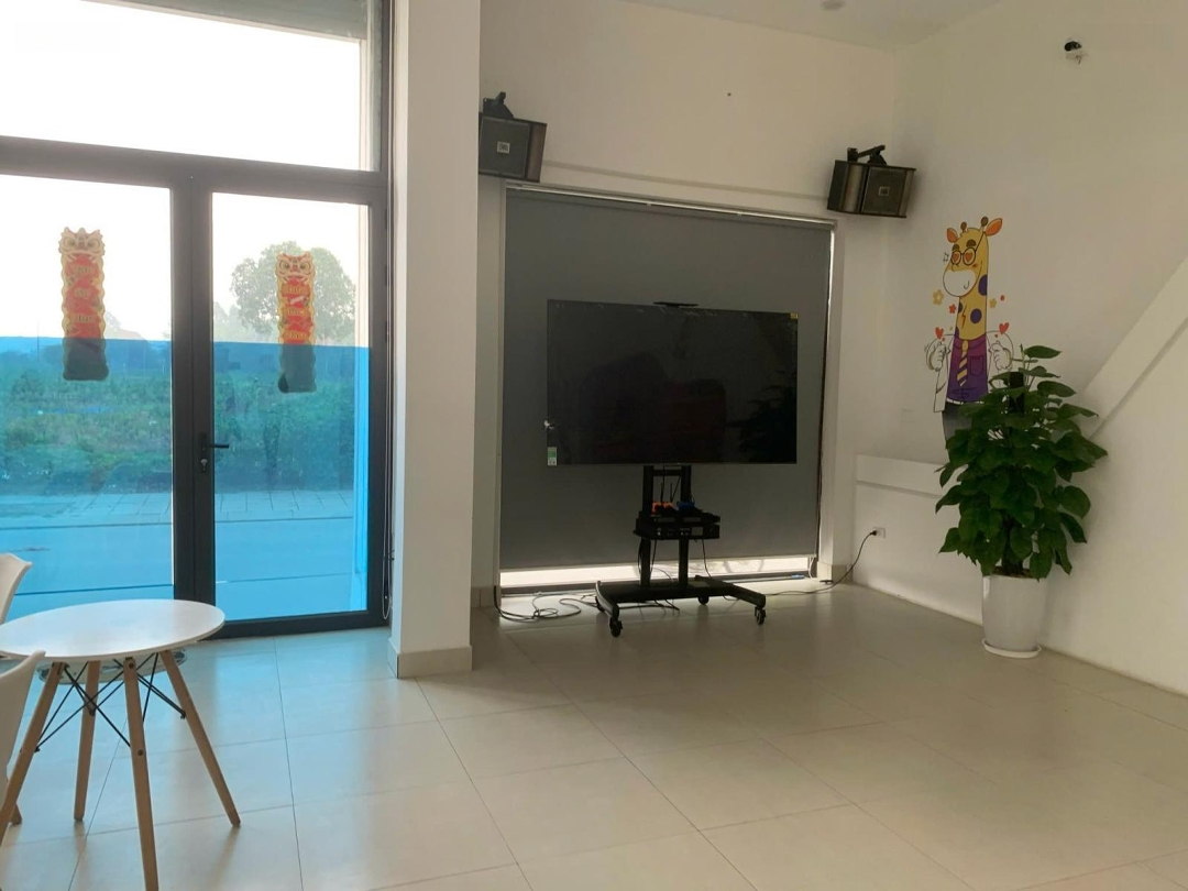 Cho Thuê Nhà Mặt Phố Đường Sa Đôi Giá Tốt Nhất Chỉ 40 Triệu, 200M2, 8 Phòng Ngủ 8Pt