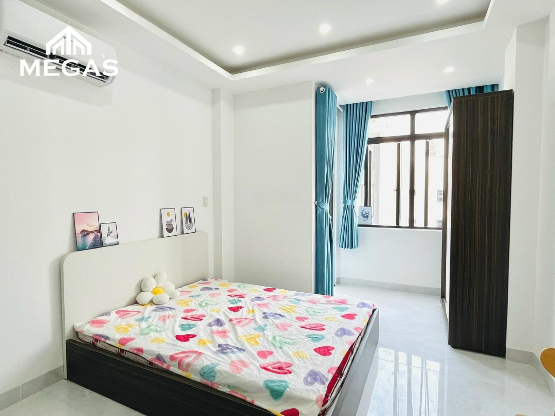 Phòng Ban Công Đường Tôn Thất Thuyết Ngay Cầu Kênh Tẻ, Thang Máy