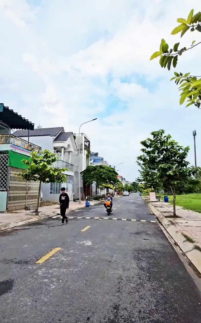 Cần Bán Căn Nhà Đang Cho Thuê 5 Triệu/Tháng
Hoàng Phan Thái , Xã Bình Chánh.