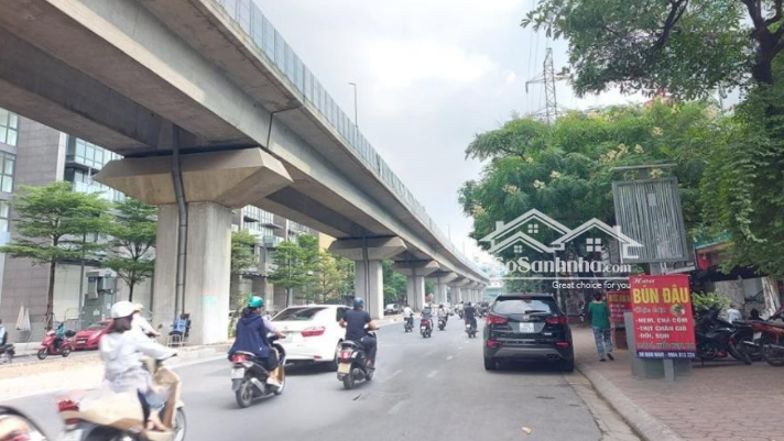 Cho Thuê Cửa Hàng Làm Mọi Mô Hình, Vỉa Hè Rộng, Ô Tô Được Đỗ, Hào Nam, 90M2,Mặt Tiền5,2M, 40 Triệu.