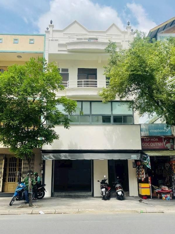 Cần Bán Nhà Mặt Tiền Hoàng Hoa Thám Bình Thạnh. Đường Lớn 2 Chiều Xe Hơi, Ngang 8M.