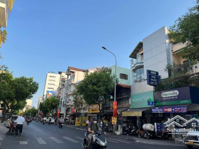 Cần Bán Nhà Mặt Tiền Hoàng Hoa Thám Bình Thạnh. Đường Lớn 2 Chiều Xe Hơi, Ngang 8M.