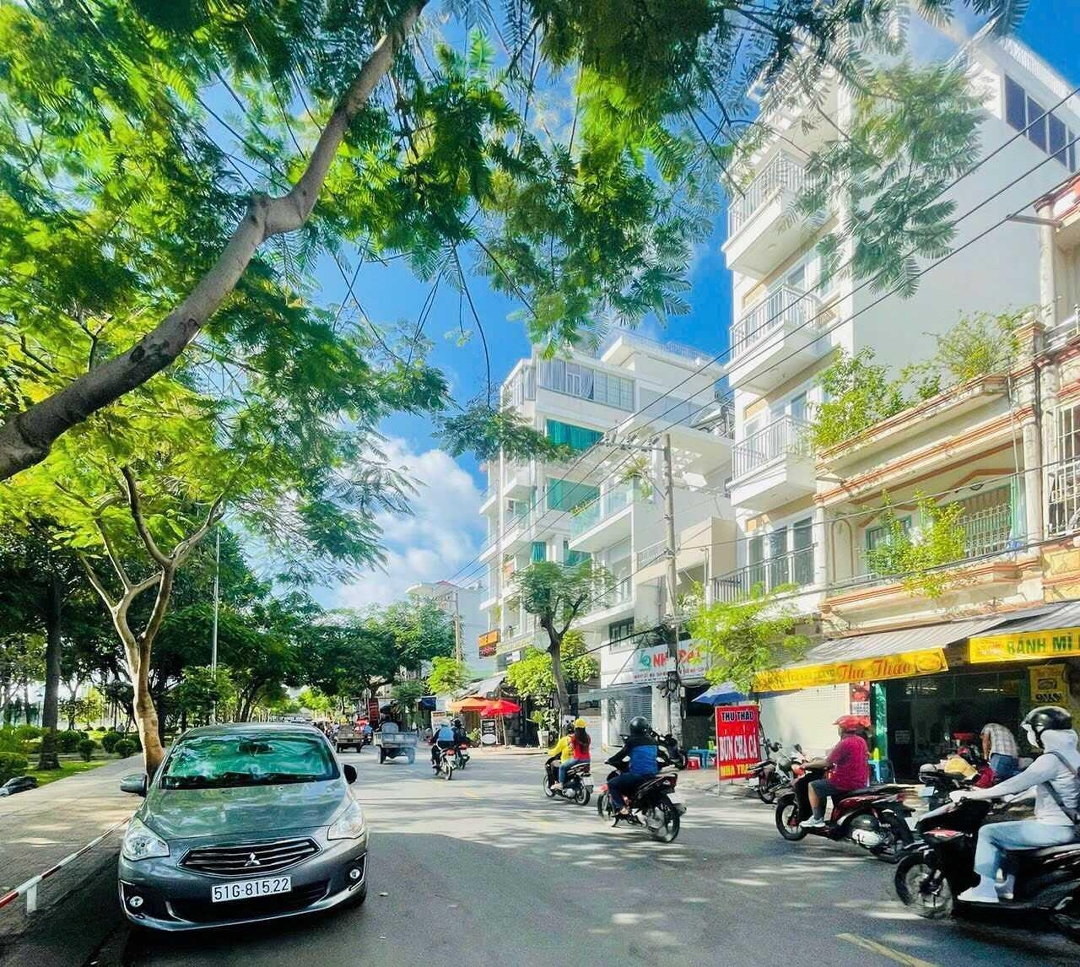 Bán Nhà Mặt Tiền Kinh Doanh, View Sông Sài Gòn, Công Viên Cây Xanh, 4 Tầng Mới, 15,5 Tỷ Tl