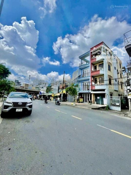 Bán Nhà Mặt Tiền Kinh Doanh, View Sông Sài Gòn, Công Viên Cây Xanh, 4 Tầng Mới, 15,5 Tỷ Tl