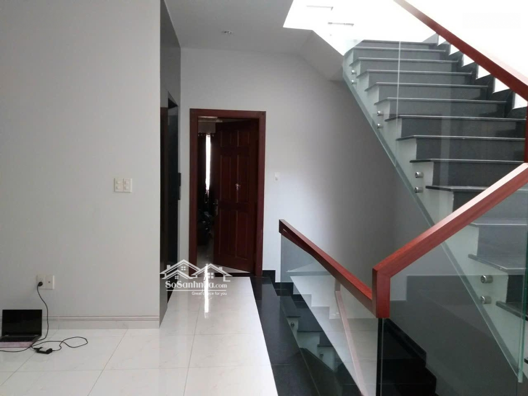 Bán Nhà Mới Xây Khu Dân Cư Trung Sơn. Dt: 5X20M, Trệt, 3 Lầu, Có Thang Máy, Nội Thất Mới. 19,5 Tỷ