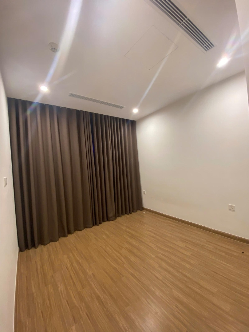 Xem Nhà Ngay. Cho Thuê Căn 2 Ngủ Cơ Bản Giá Bán 15 Triệu Tại Vinhomes West Point. Liên Hệ: 0917748822