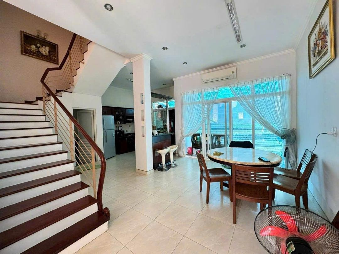 Bán Nhà Biệt Thự 3 Tầng Tại Hưng Thái 1, Giá Bán 27,8 Tỷ Vnd,Diện Tích126M2