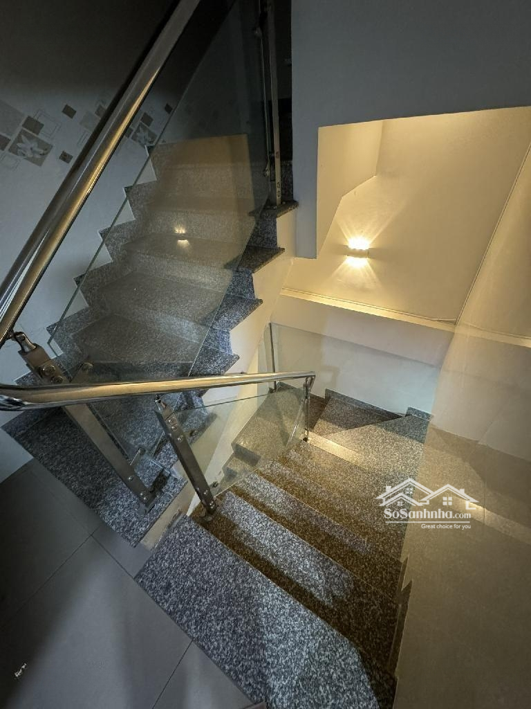 Nhà Bán Diện Tích: 35M2. 4Tầng. Cách Mạng Tháng Tám P5 Tân Bình