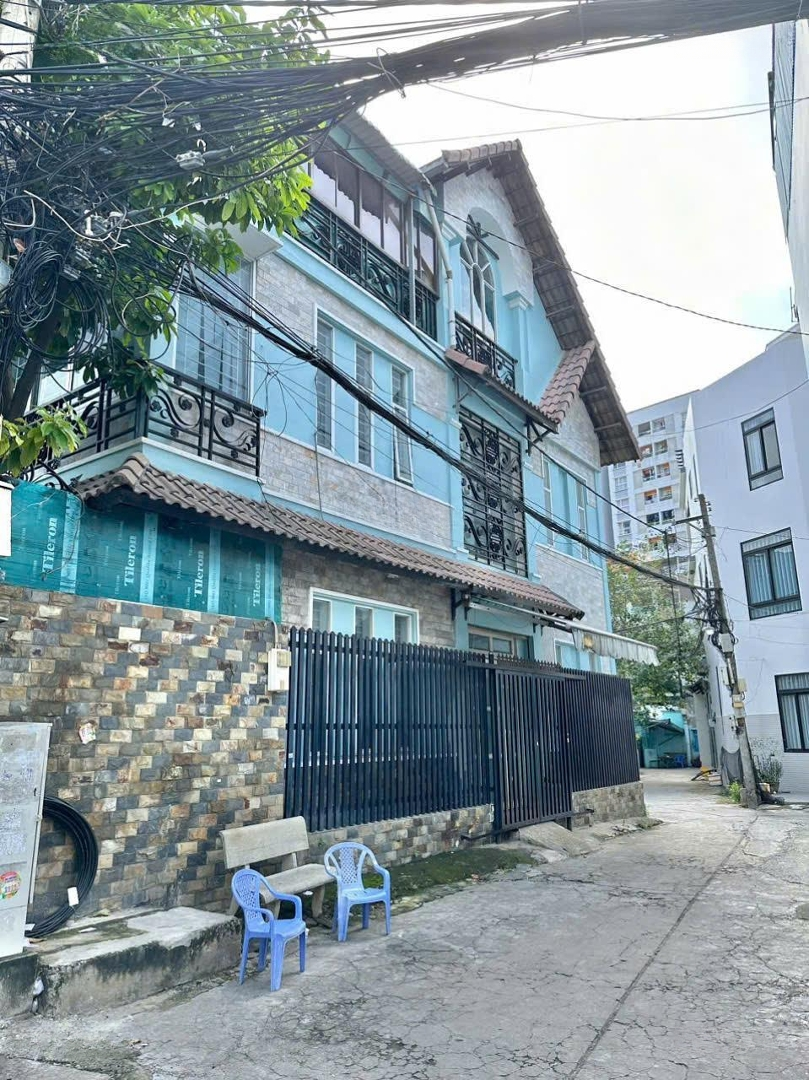 Bán Nhà Lô Gốc Hẻm 100 Bình Thới Q11 View Công Viên 8X14M, 3Lầu 15.5 Tỷ