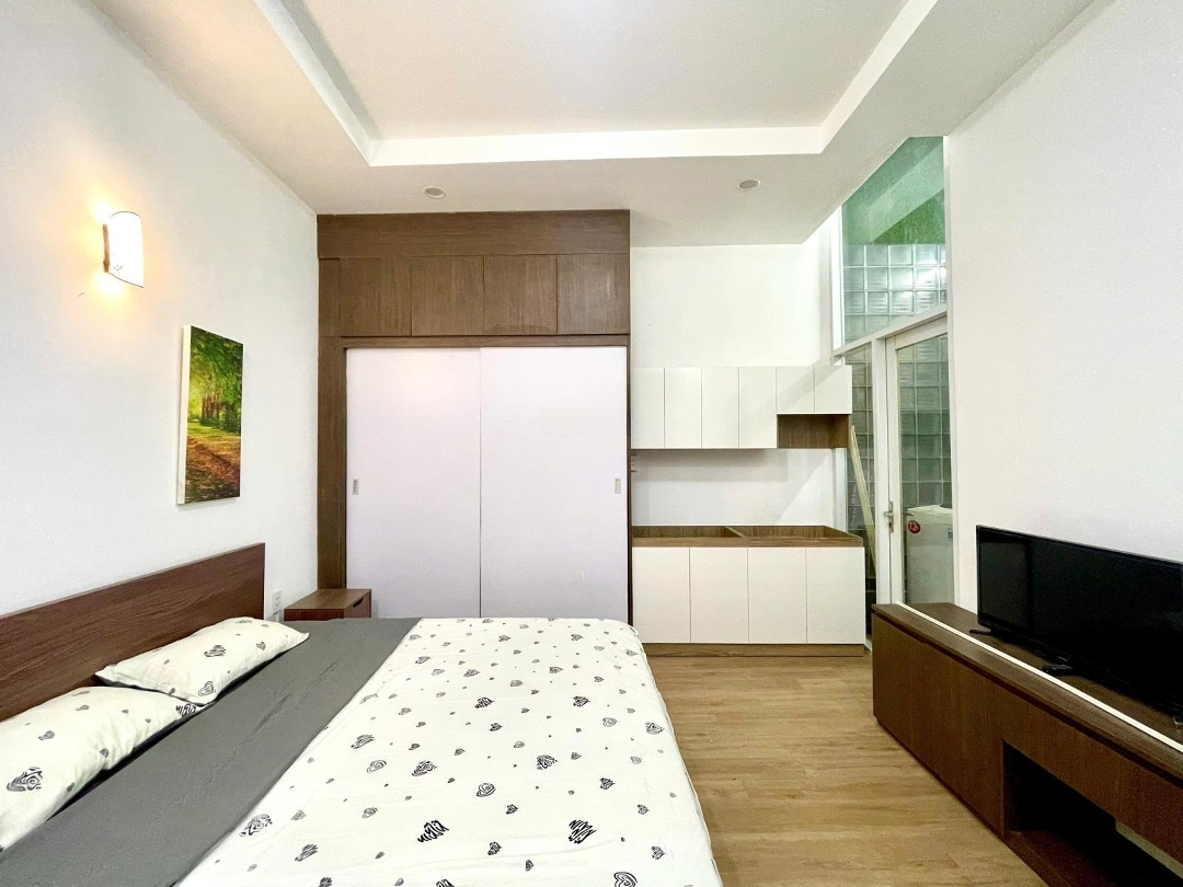 Trống Phòng Full Nội Thất, Thang Máy Ngay Ngã Tư Phú Nhuận