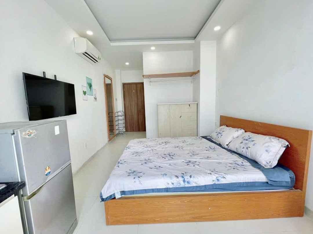 Cho Thuê Phòng Cửa Sổ Lớn Full Nội Thất Giá Rẻ Tại Quận 1, Nằm Gần Cầu Nguyễn Văn Cừ Qua Quận 8.
