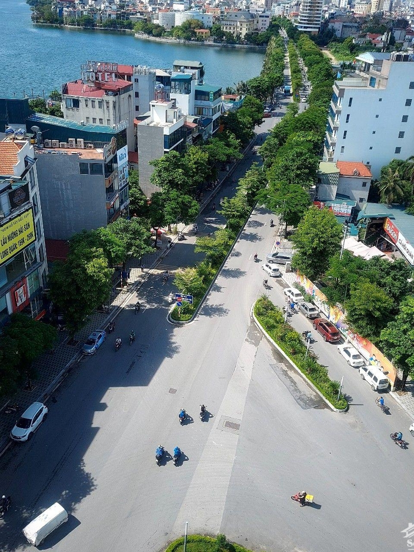 Bán Nhà Mặt Phố Tại Đường Lạc Long Quân - Tây Hồ