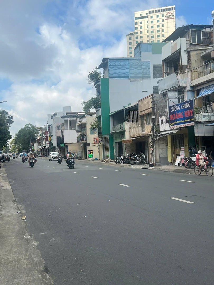 Bán Nhà Góc 2Mt Đường Trần Phú, P9, Quận 5. Dt: 6 X 22M - 6 Tầng, Hđt 75 Triệu - Giá: 35 Tỷ
