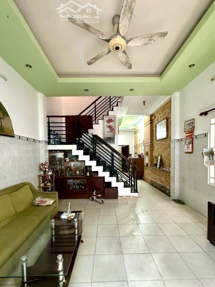 Hiếm Có Khó Tìm! Bán Đất Tặng Nhà 3 Tầng 130M2 - Ngang Gần 6M - Hẻm Xe Hơi - Giá Chỉ " 91 Triệu/M2"