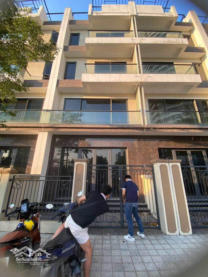 Cho Thuê Lô Góc Shophouse H7 Starlake 165M2, Giá Bán 110 Triệu Tại Đường Xuân Tảo