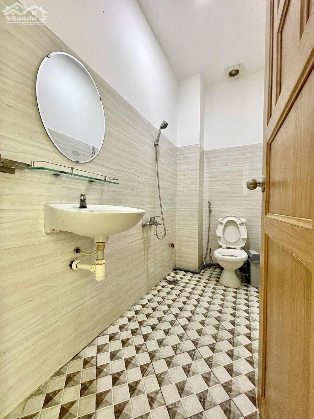 Cho Thuê Phòng Ban Công Bình Thạnh Gần Đh Văn Lang