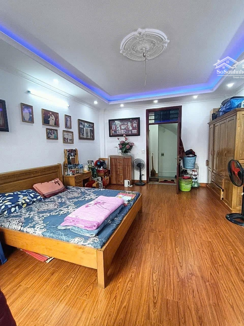 Quốc Tử Giám, Tôn Đức Thắng 30M Ô Tô Tránh Mặt Tiền 5.8M Ngõ Thông Ô Tô Qua Nhà 10.8 Tỷ