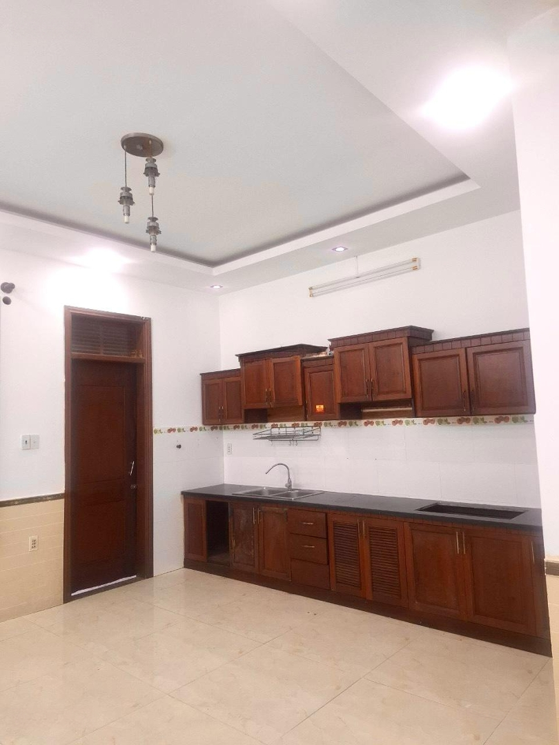 Cho Thuê Nhà Nc 5*20 Có Giếng Trời Sau Nhà, Hướng Tây Nam Cực Mát Mẻ, Nhà Suốt Thoáng Khí.