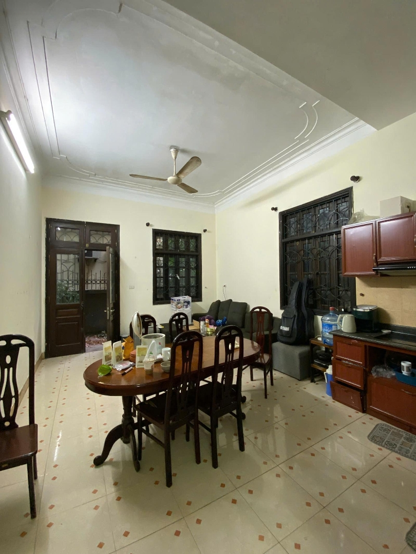 Bán Nhà Riêng 82M2 Sổ Đỏ Chính Chủ Trong Ngõ Tại Đường Tây Hồ, Một Mặt Giáp Ao Láng Thoáng Mát