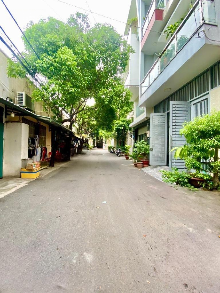 Sát Mặt Tiền Phạm Văn Đồng, Hẻm Xe Tải Thông, Ngang To 5M, 5 Tầng, 5 Phòng Ngủ 10Tỷx