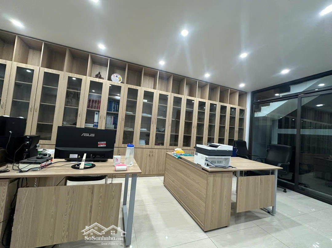Cho Thuê Nhà Ngõ 26 Nguyên Hồng-3 Tầng Tòa Nhà 7 Tầng Thang Máy- 170M2-Lô Góc- 45 Triệu/Tháng-0394743696