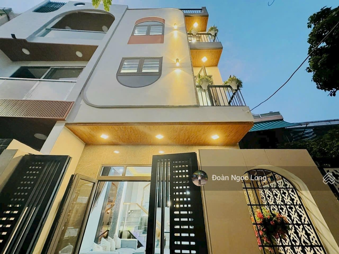 Bán Nhà 3 Tầng Thiết Kế Luxury Gần Ga Đà Nẵng, Siêu Thị, Đầy Đủ Nội Thất
